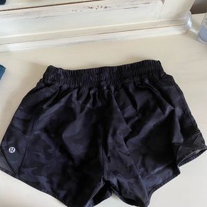 Lululemon Short Hotty hot 4”